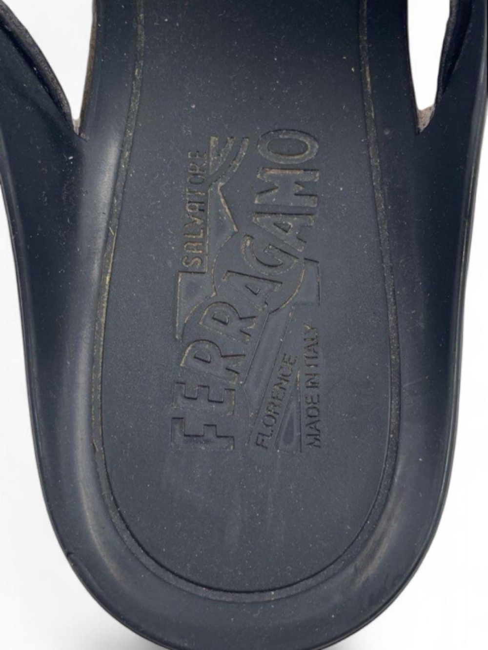 Salvatore Ferragamo Black Patent Leather Thong flip flop Sandals with Gold - Picture 5 of 8